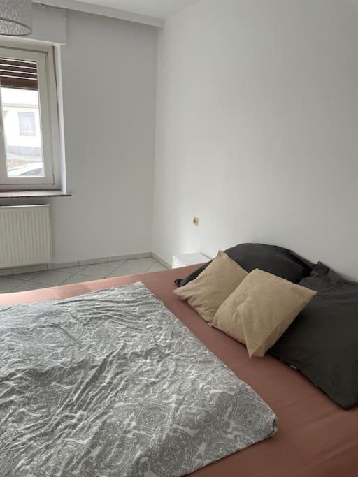 Schöne helle Wohnung mit Balkon und Küche Essen Exterior foto